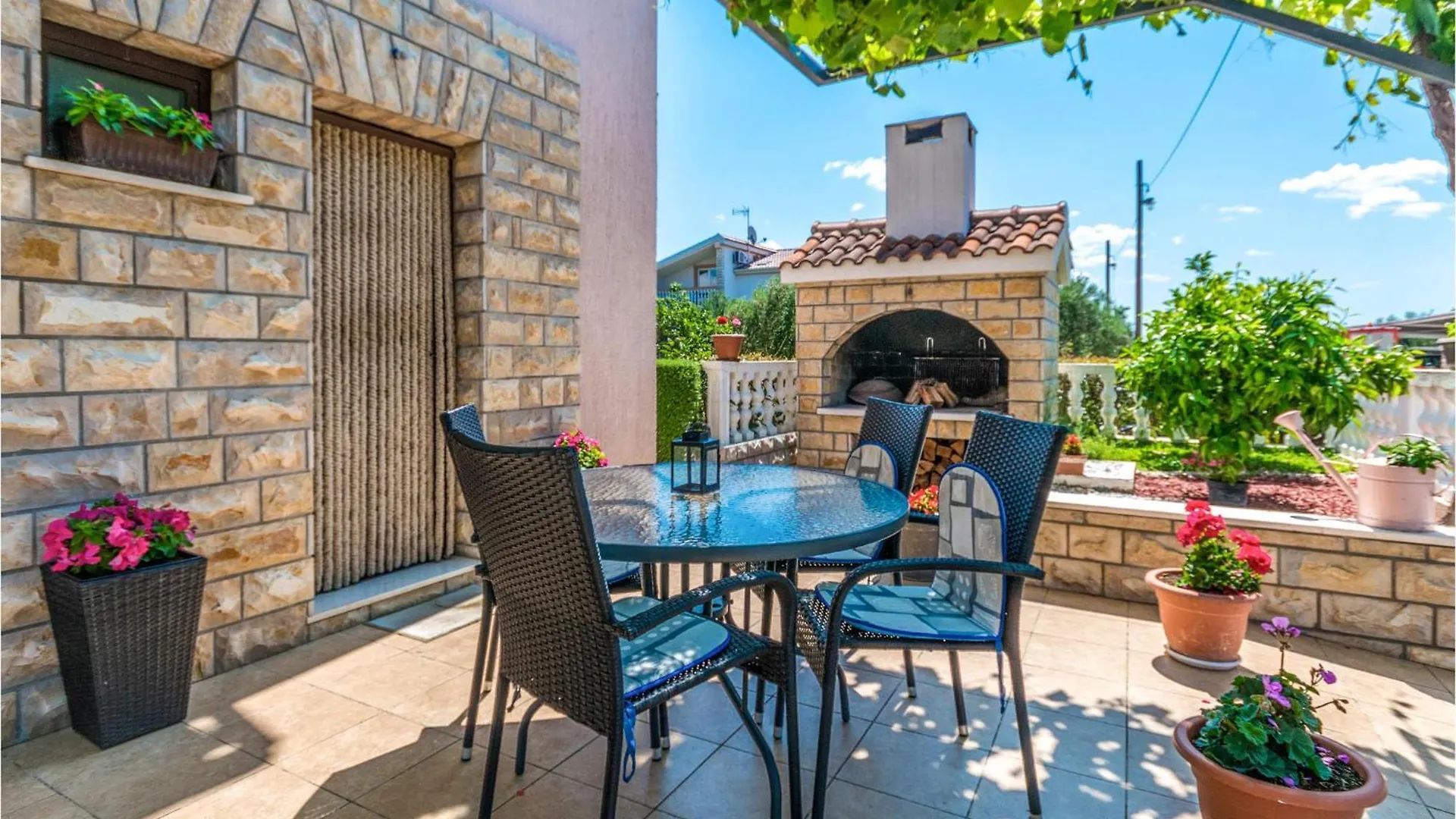 Cozy Apartment In Biograd Na Moru With Kitchen