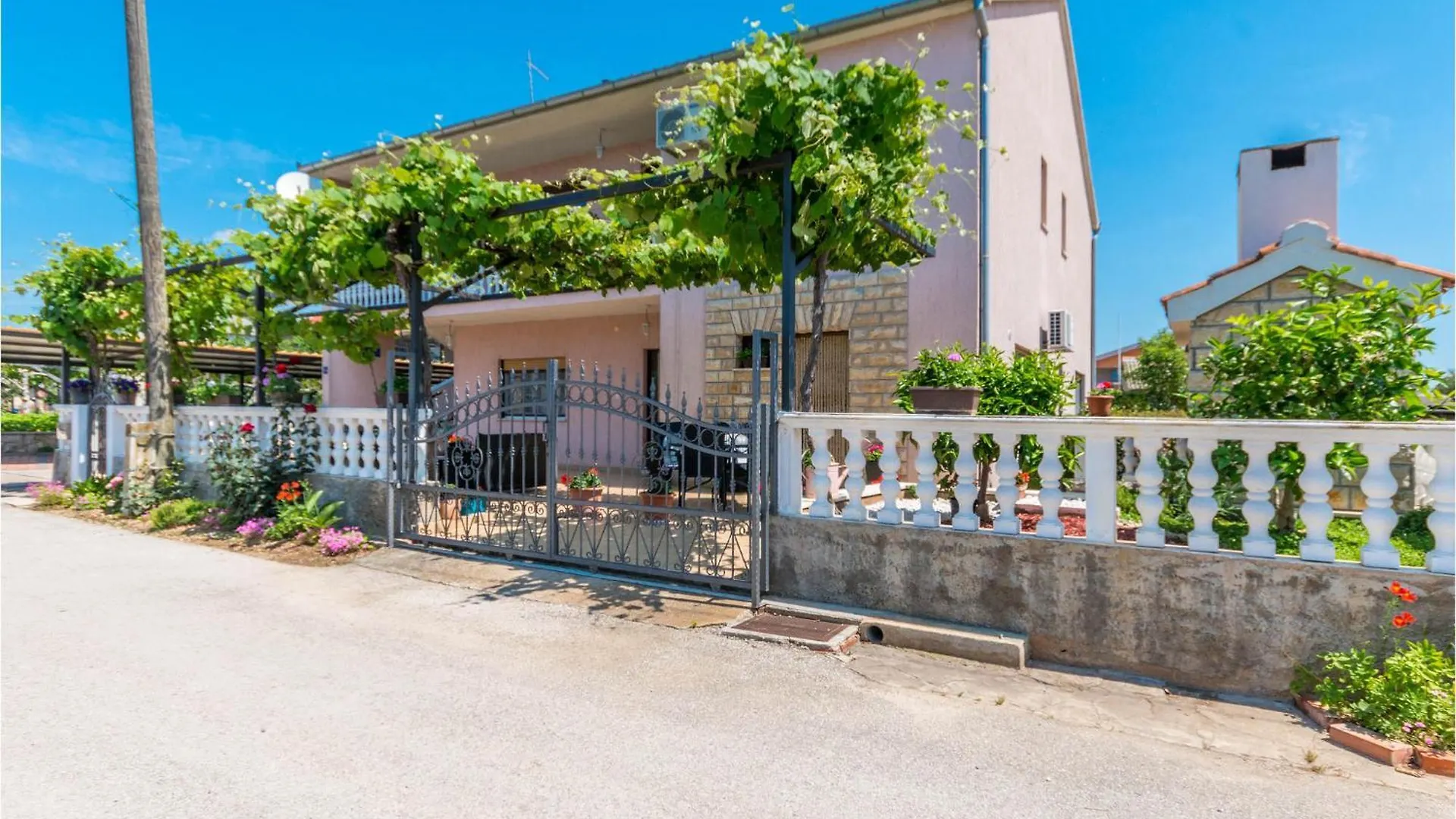Cozy Apartment In Biograd Na Moru With Kitchen Croatia